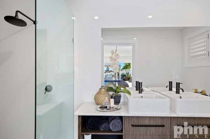 뒤뜰이 강가라고? 개인 보트를 타고 다니는 호주 골드코스트 강가 주택 - 주거 문화 미디어, PHM ZINE