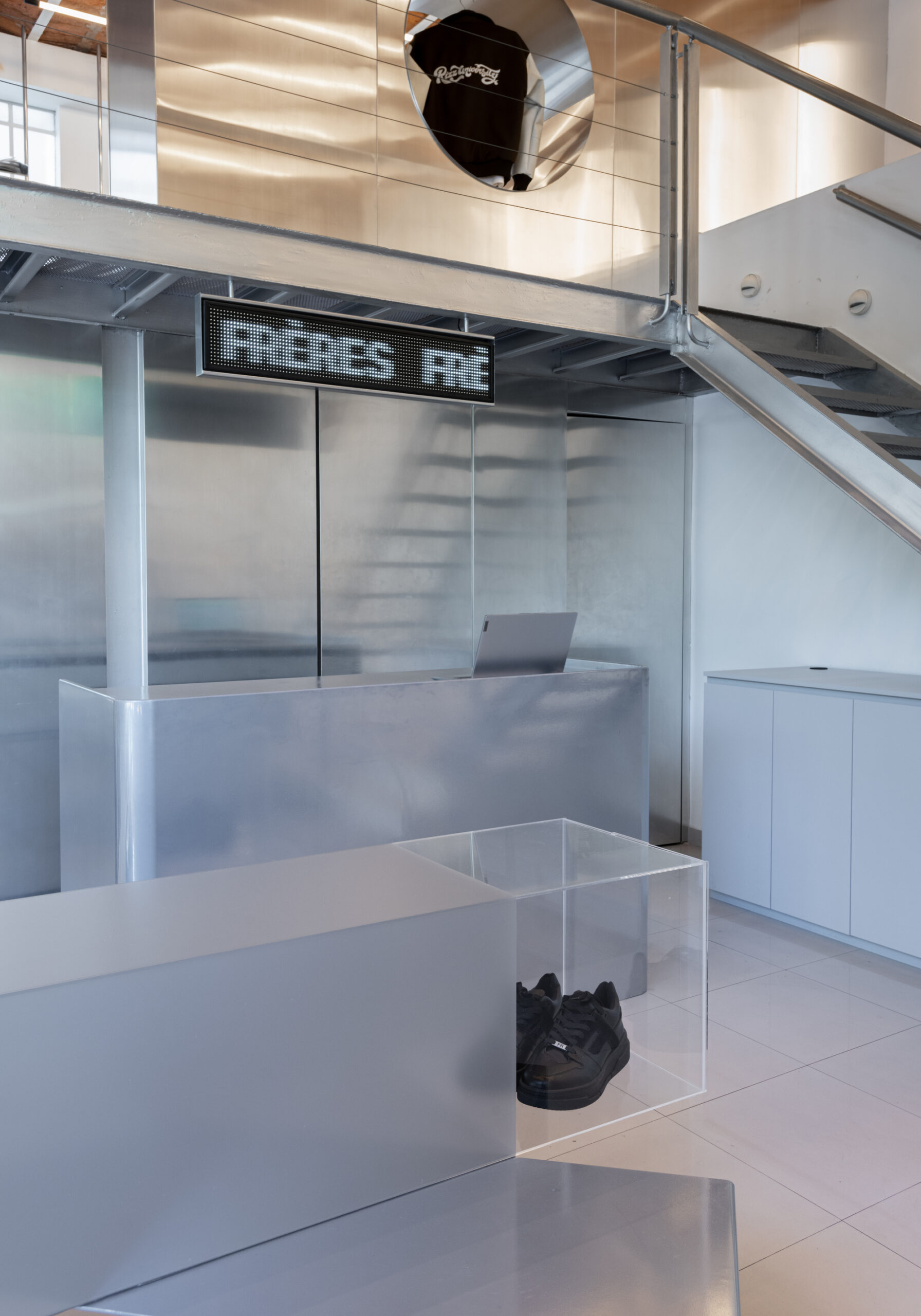 Freres II by Bali Studio 2
