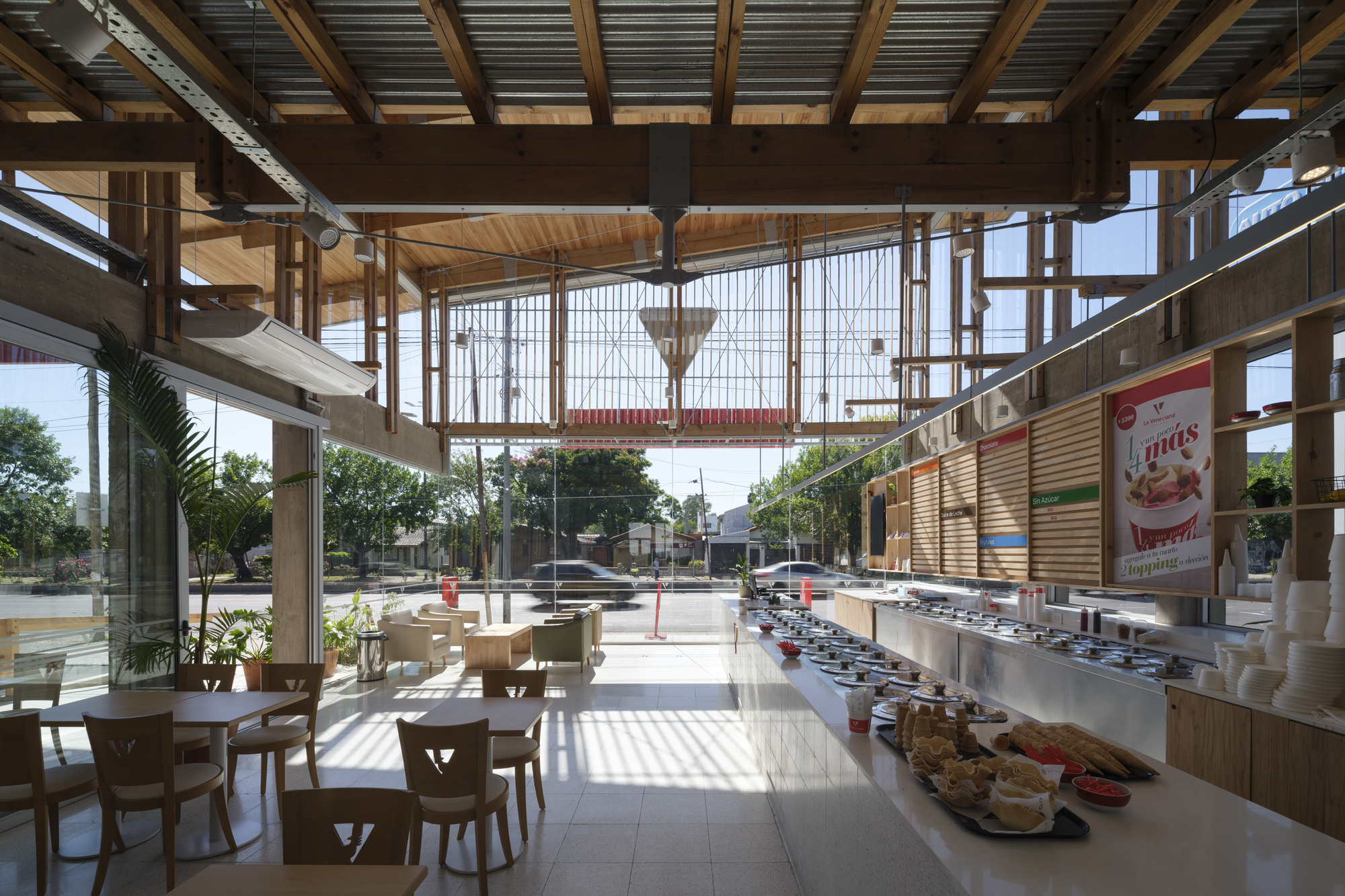 Veneciana Escalada Drive-Thru Ice Cream Shop by DRM Arquitectura 4