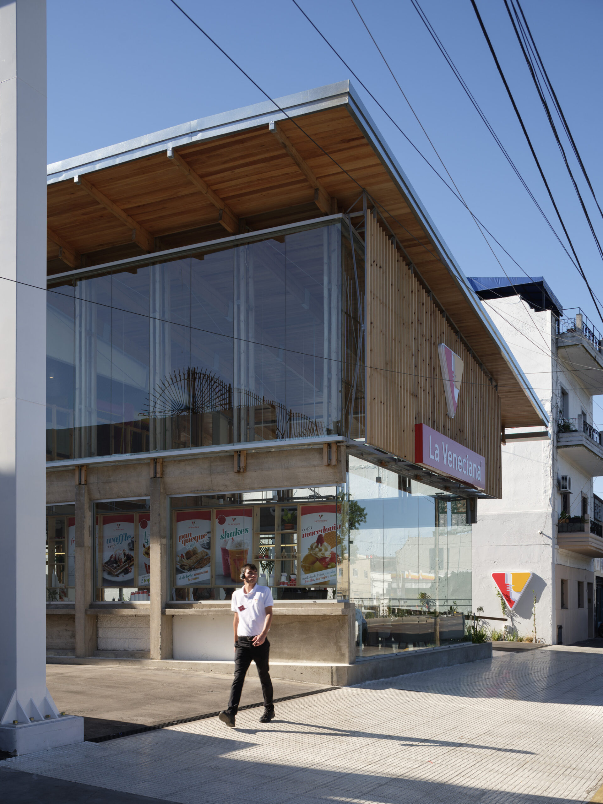 Veneciana Escalada Drive-Thru Ice Cream Shop by DRM Arquitectura 3