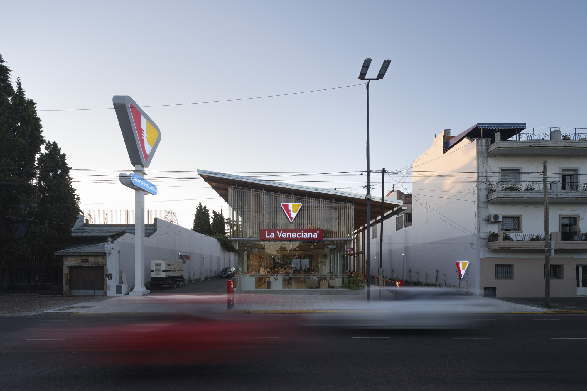Veneciana Escalada Drive-Thru Ice Cream Shop by DRM Arquitectura 2