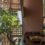 Bat Trang House 실내외 연결 공간