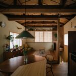 House in Akashi 몬스테라 화분이 놓인 작업 공간