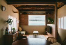 고쳤을 뿐인데 조개 속에 들어와 있었다, House in Akashi House in Akashi 거실 창 너머로 보이는 아카시 바다