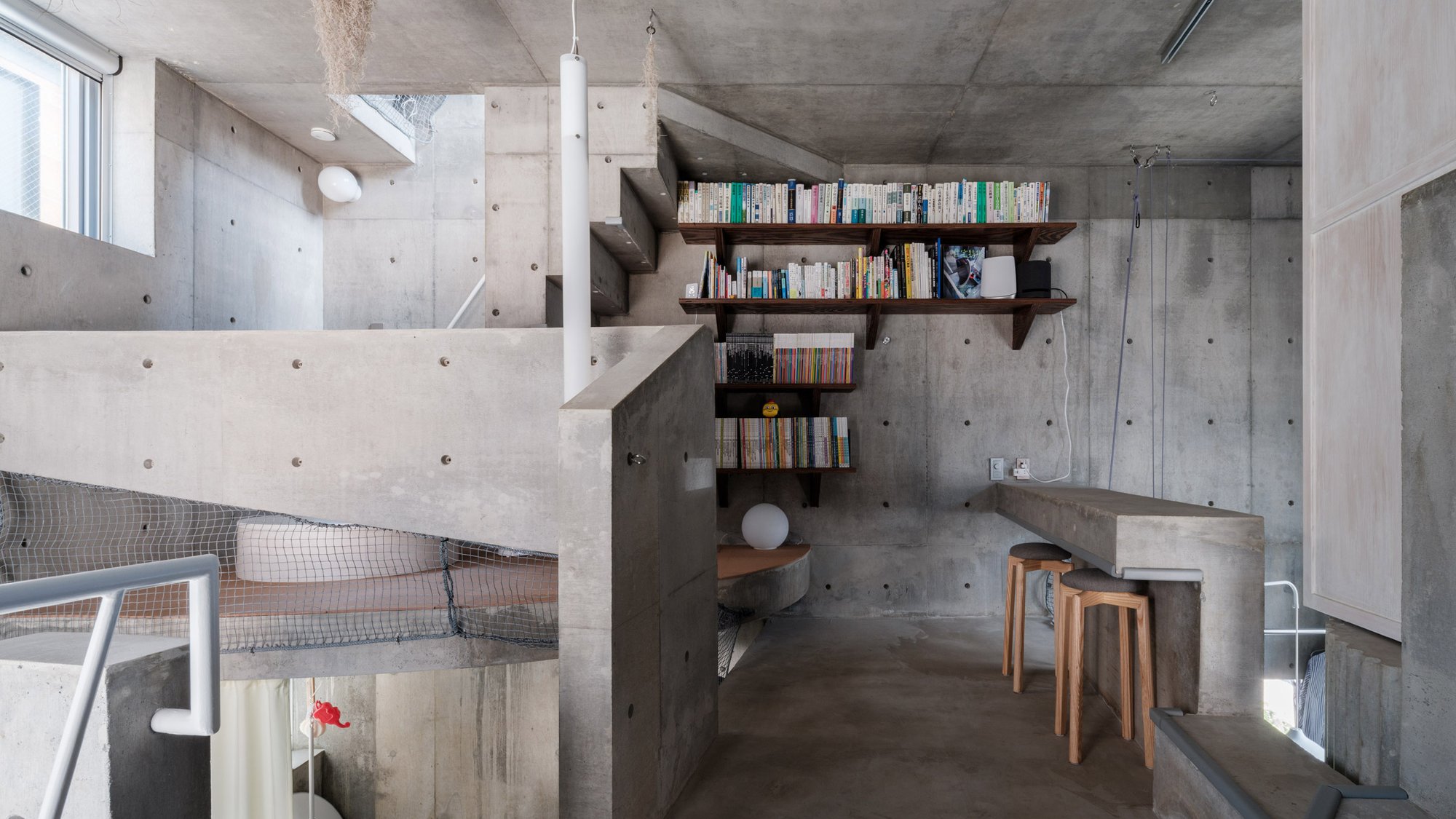 Nakano House 외관, 도쿄 나카노 상점가 골목에 들어선 콘크리트 3층 주택