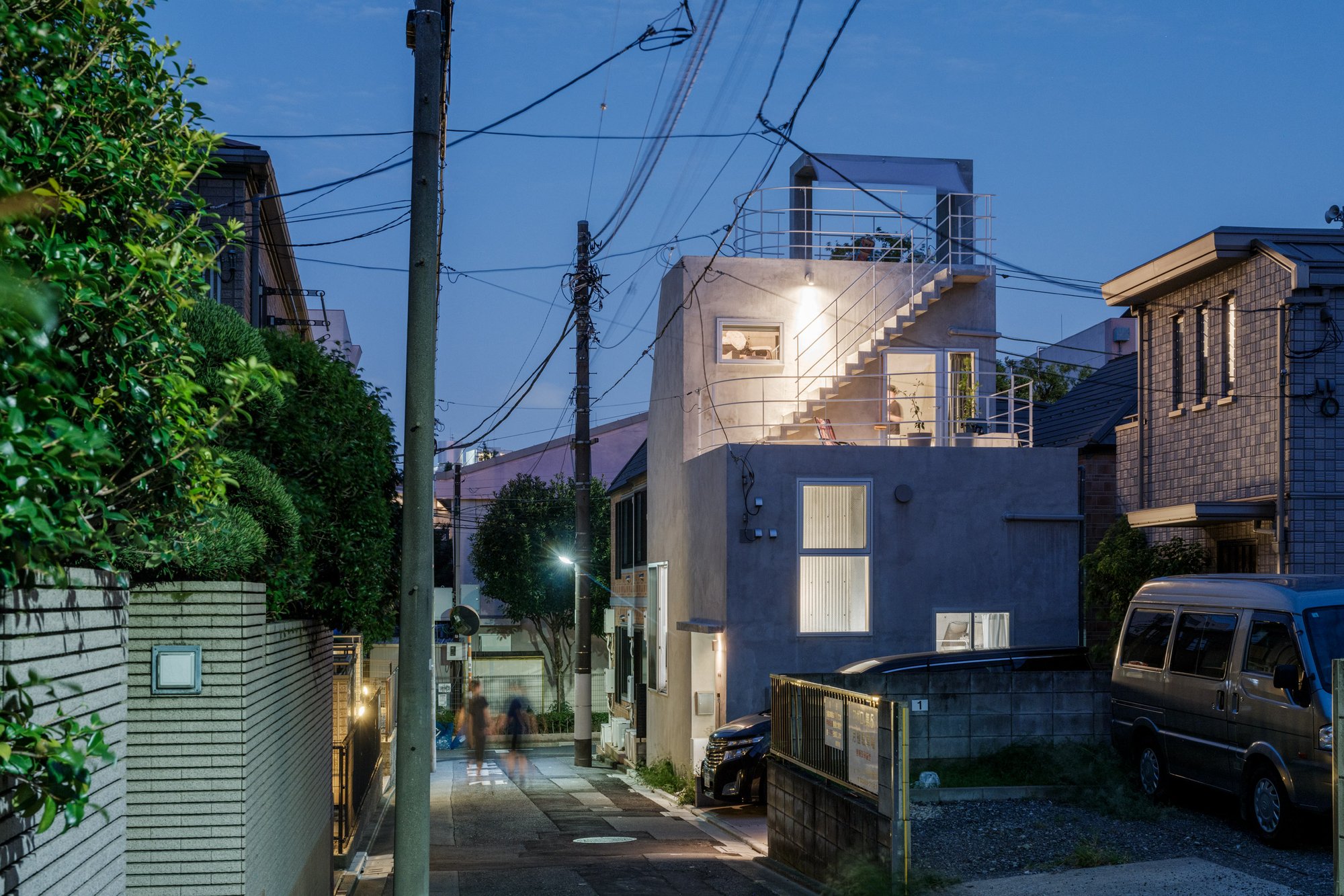 도쿄 나카노 지역 골목에 자리한 Nakano House 파사드