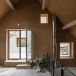 Omloop Farmhouse의 윈터가든, 유리 지붕 아래 자리한 온실 공간