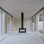 수영장에서 바라본 Patio House 외관
