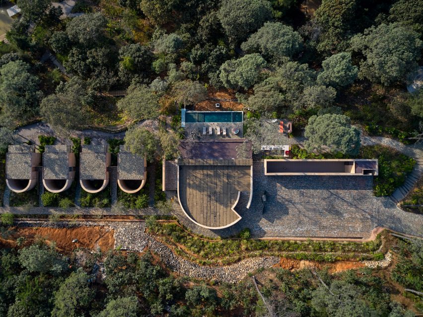 Rancho del Bosque를 위에서 내려다본 모습, 수영장과 파빌리온 배치