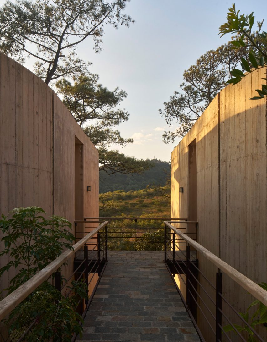 파빌리온 사이를 잇는 다리형 통로, Rancho del Bosque