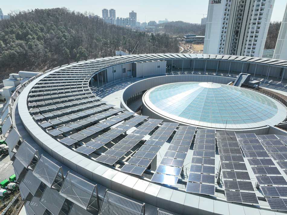 Suwon High-Tech Center rooftop solar panels