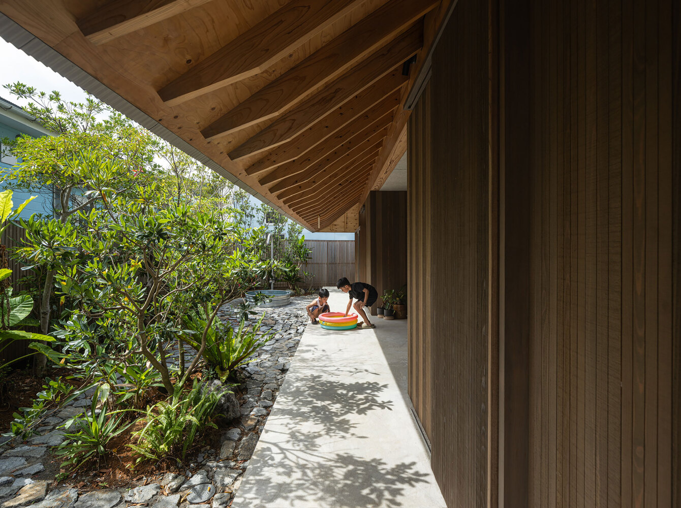 태풍이 와도 끄떡없는 목조 섬집, Amami House