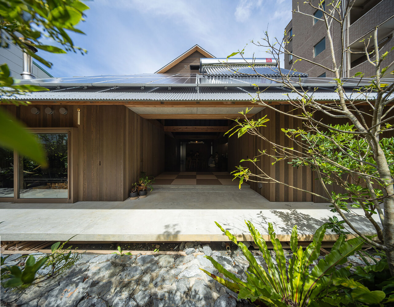 태풍이 와도 끄떡없는 목조 섬집, Amami House