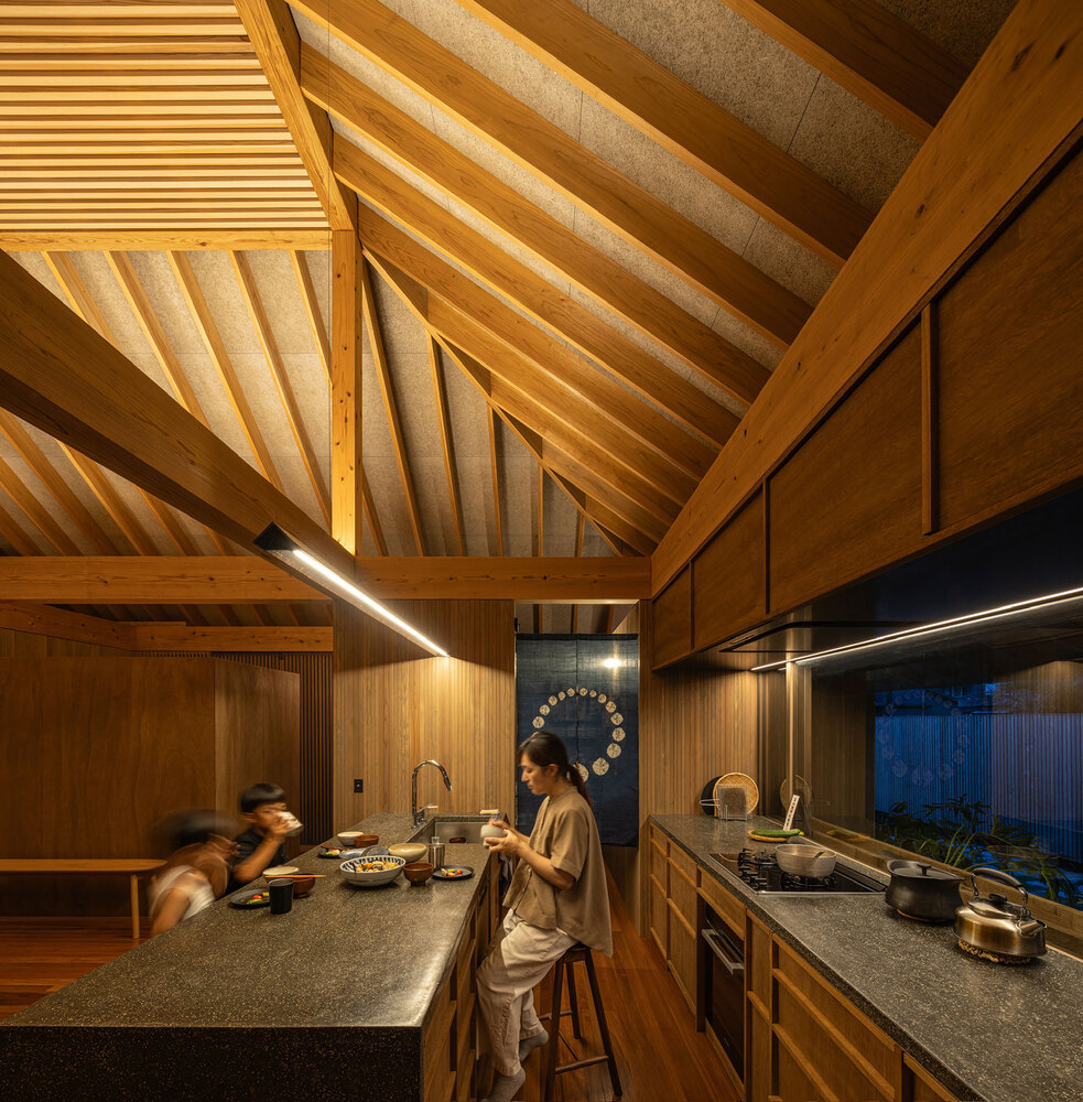태풍이 와도 끄떡없는 목조 섬집, Amami House