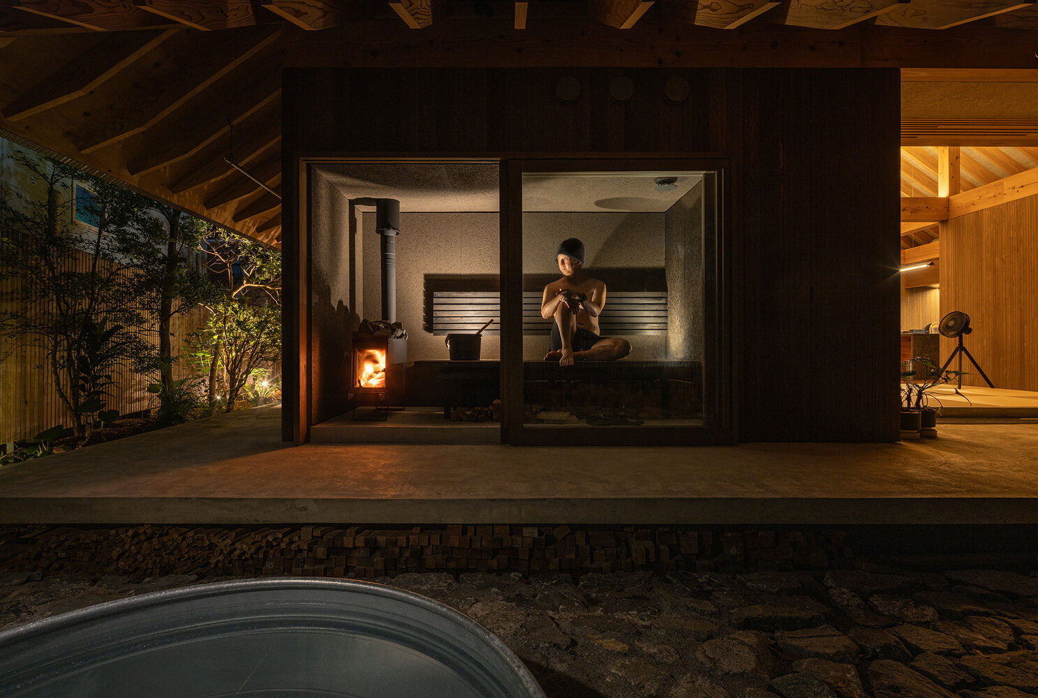 태풍이 와도 끄떡없는 목조 섬집, Amami House