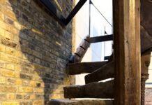스테어 · 계단를 보여주는 사진 - Stairs