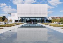 Farshid Moussavi Architects가 설계한 휴스턴 Ismaili Center 외관과 수경 공간
