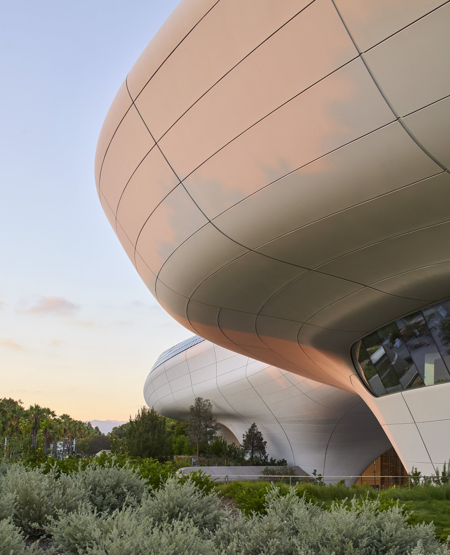 곡면 FRP 패널로 마감한 Lucas Museum of Narrative Art 외피 디테일