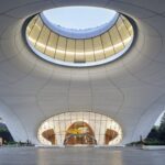 천장 오큘러스로 빛이 들어오는 Lucas Museum of Narrative Art 실내