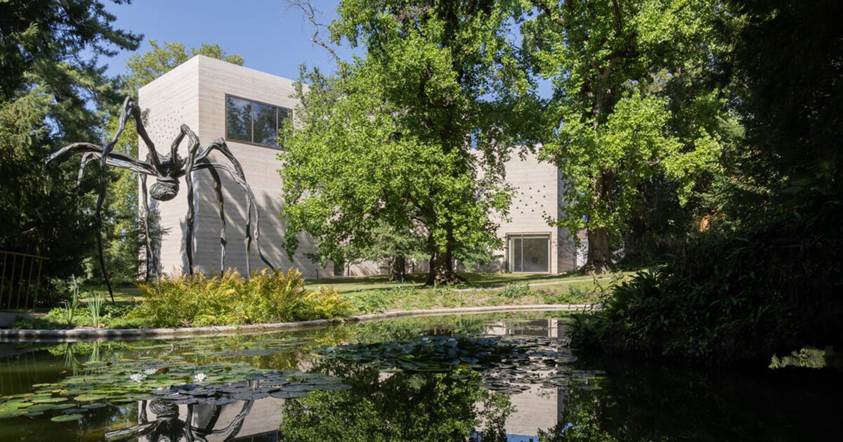 Peter Zumthor가 설계한 Fondation Beyeler 확장 건물 Wyss Museum과 정원 연못