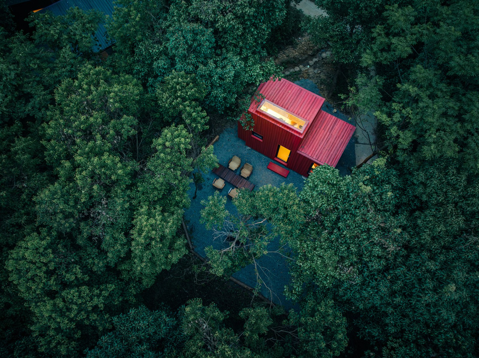 중국 숲속의 Red Submarine Cabin 항공 전경