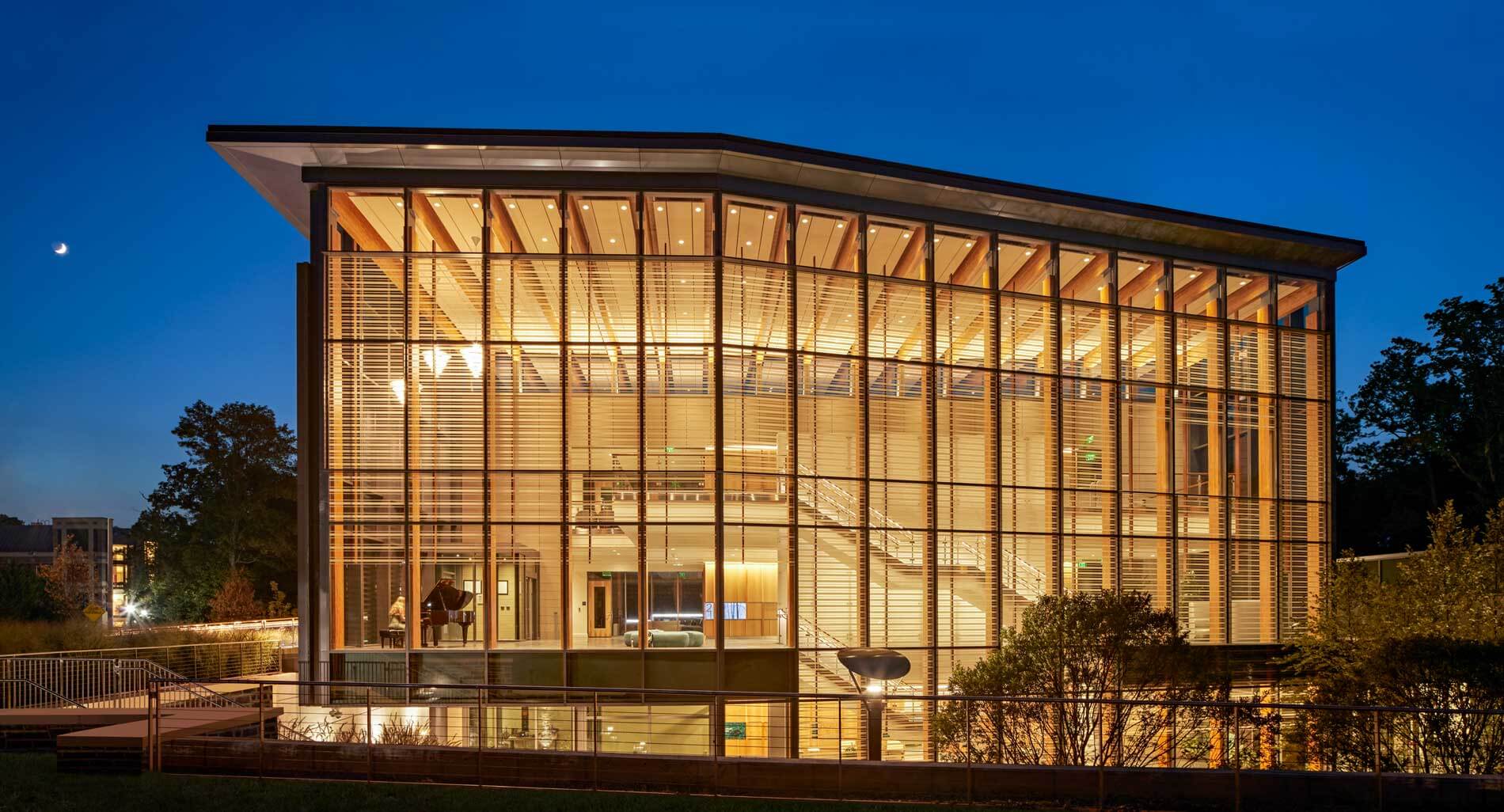 Duda|Paine Architects가 설계한 Duke University Student Wellness Center 야경