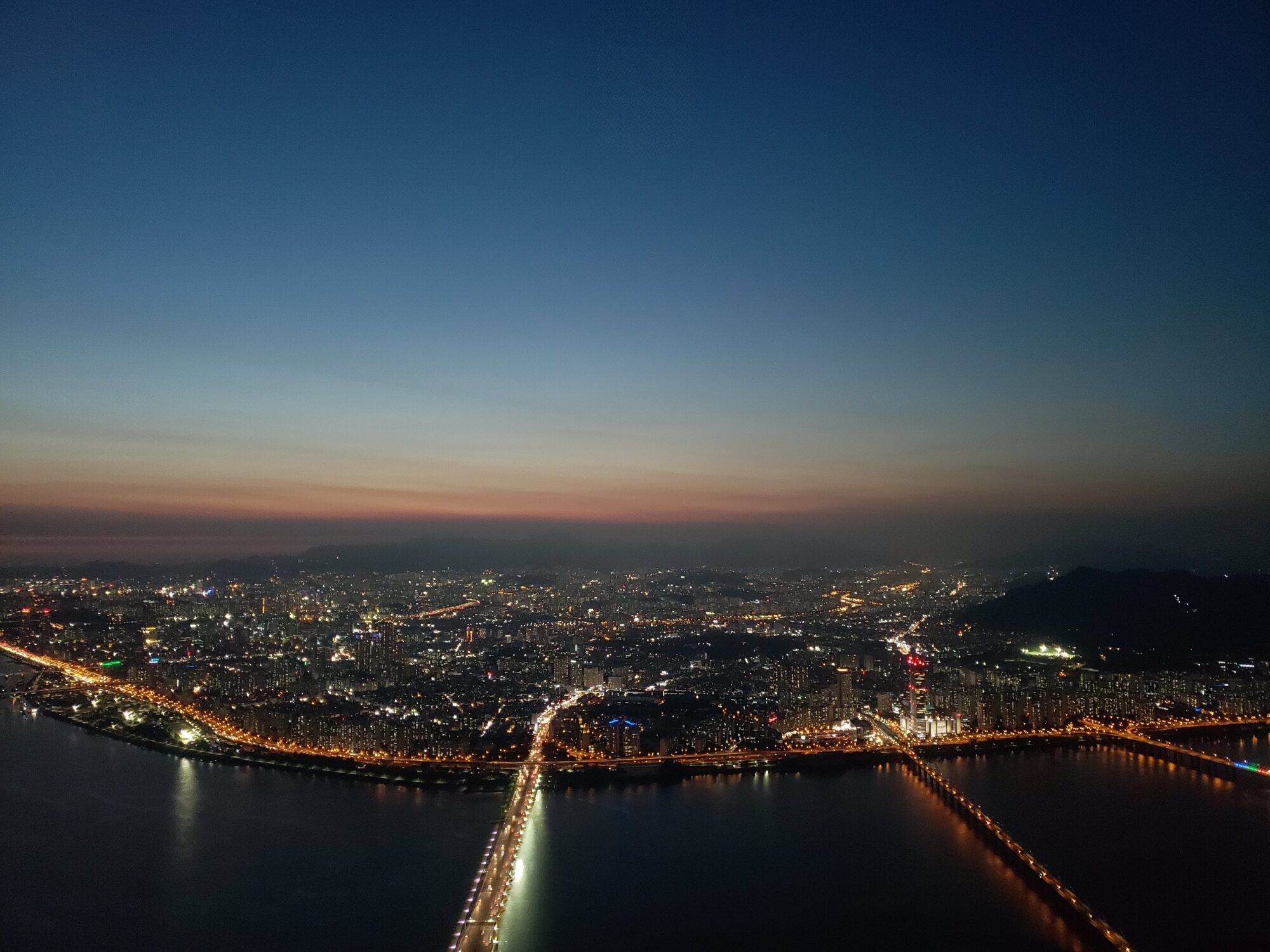서울 도심 야경과 스카이라인