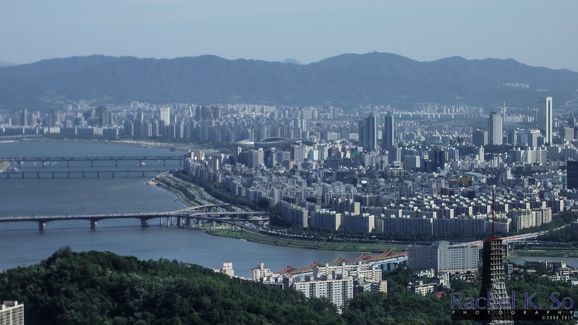 서울 시내 아파트 밀집 지역의 스카이라인 전경