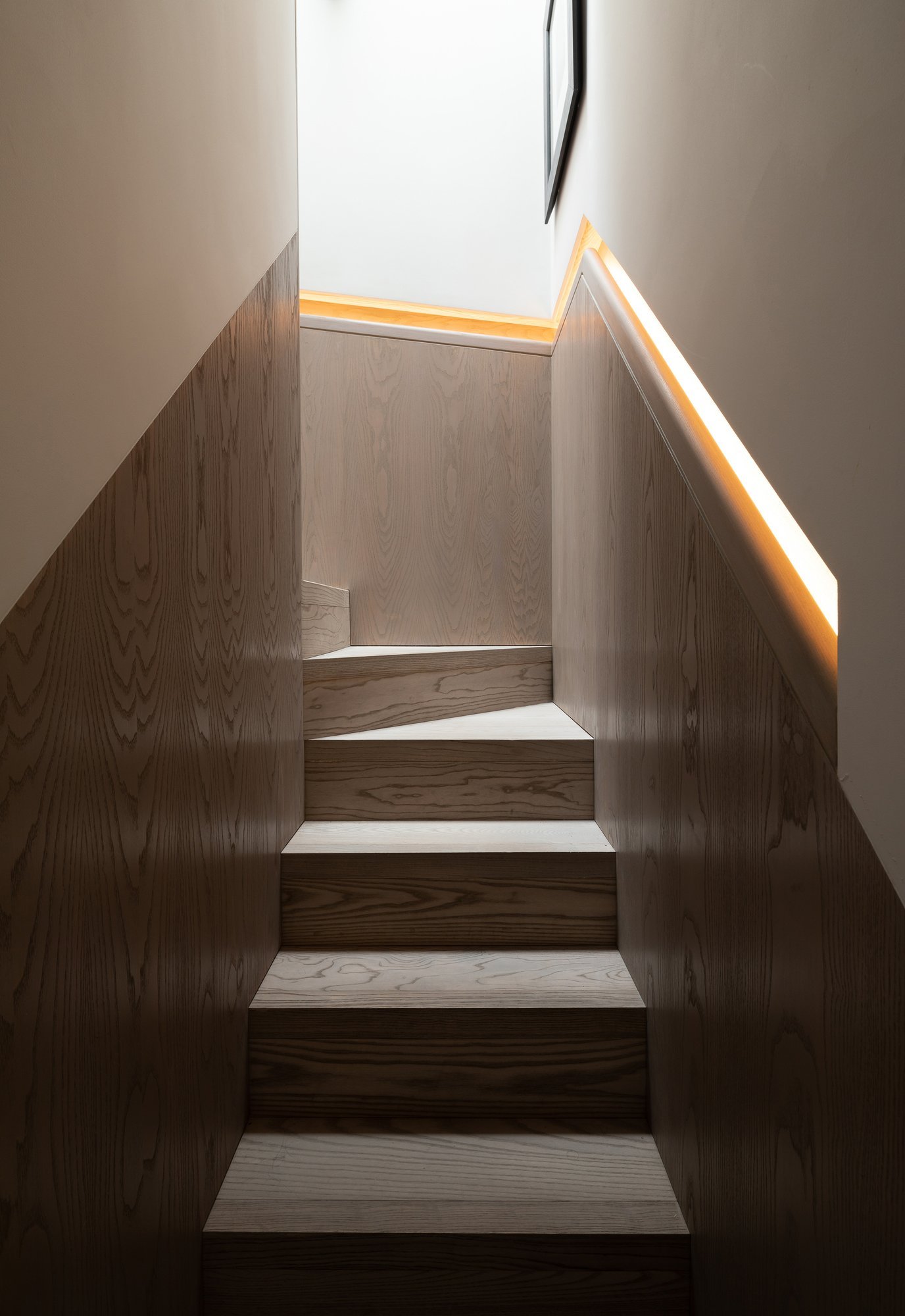 signal house staircase down
