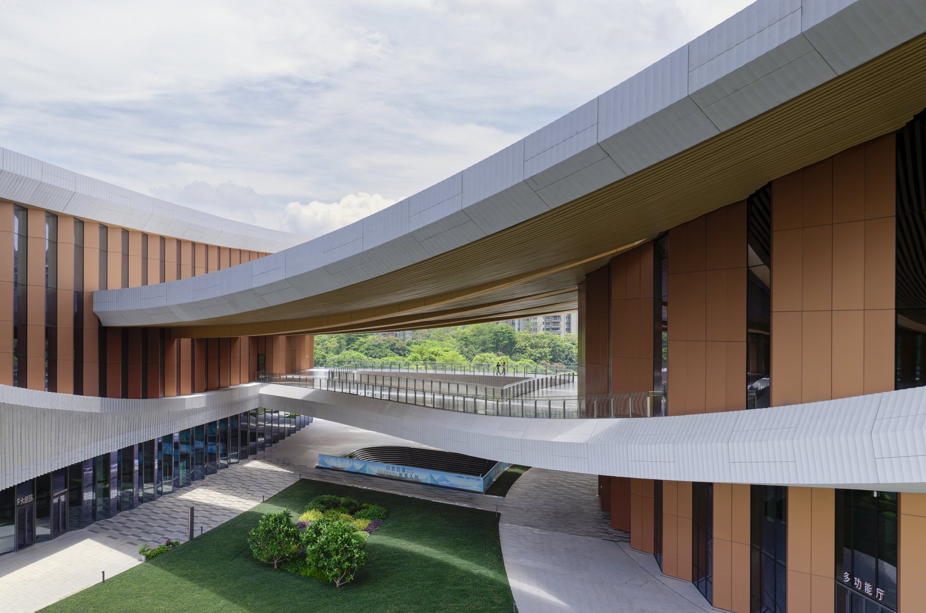 Songshan Lake Exhibition and Performance Centre 중정을 덮은 곡면 캐노피