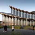 광장에서 본 Suzhou MoCA 파빌리온 외관