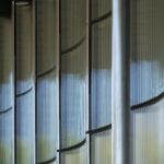 물결치는 곡면 유리로 마감한 Suzhou MoCA 파사드 디테일