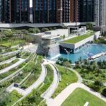 계단식 텃밭 너머로 Tea House와 Well House, 수영장이 내려다보이는 홍콩 아파트 커뮤니티 Pavilia Farm 항공 전경